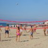 Partita di beach volley sulla sabbia.